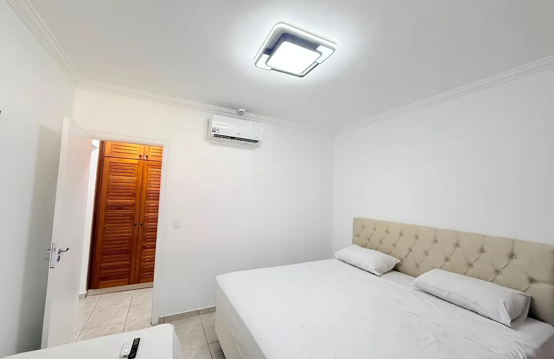 Flat estudio 110 Amarilis Riviera de São Lourenço, 03 piscina climatizada, serviço de hotelaria, limpesa e troca de toalhas diária, carregador veiculo elétrico e servico de praia finais de semana WiFi 500-1
