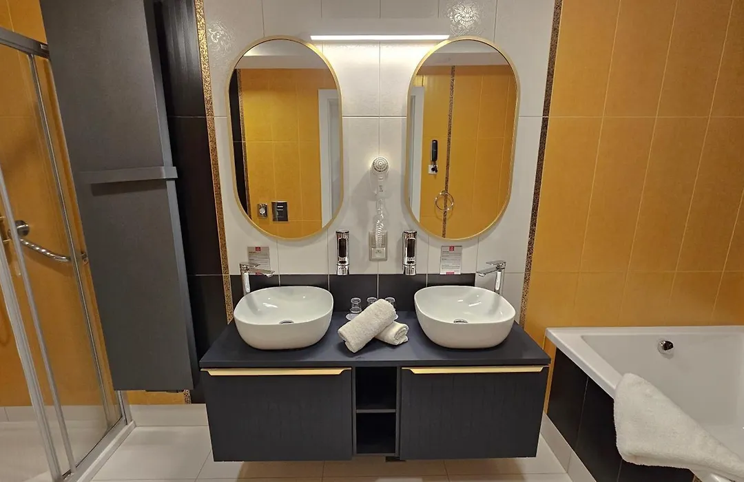 Malinowy Dwor Hotel Medical Spa-1
