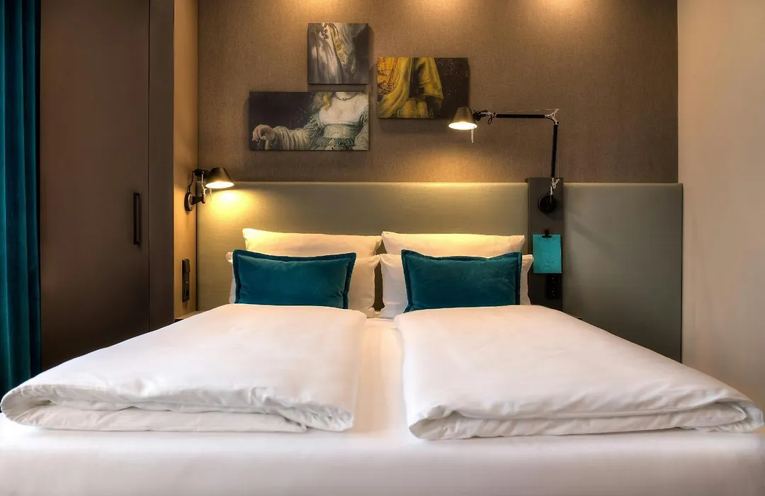 Motel One Amsterdam-Waterlooplein-1