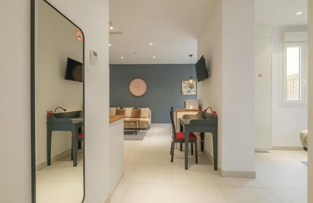 Chic & Comfortable Apartment, Private Terrace-1