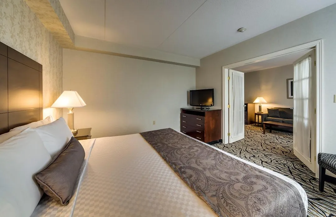 Monte Carlo Inn Oakville Suites-1