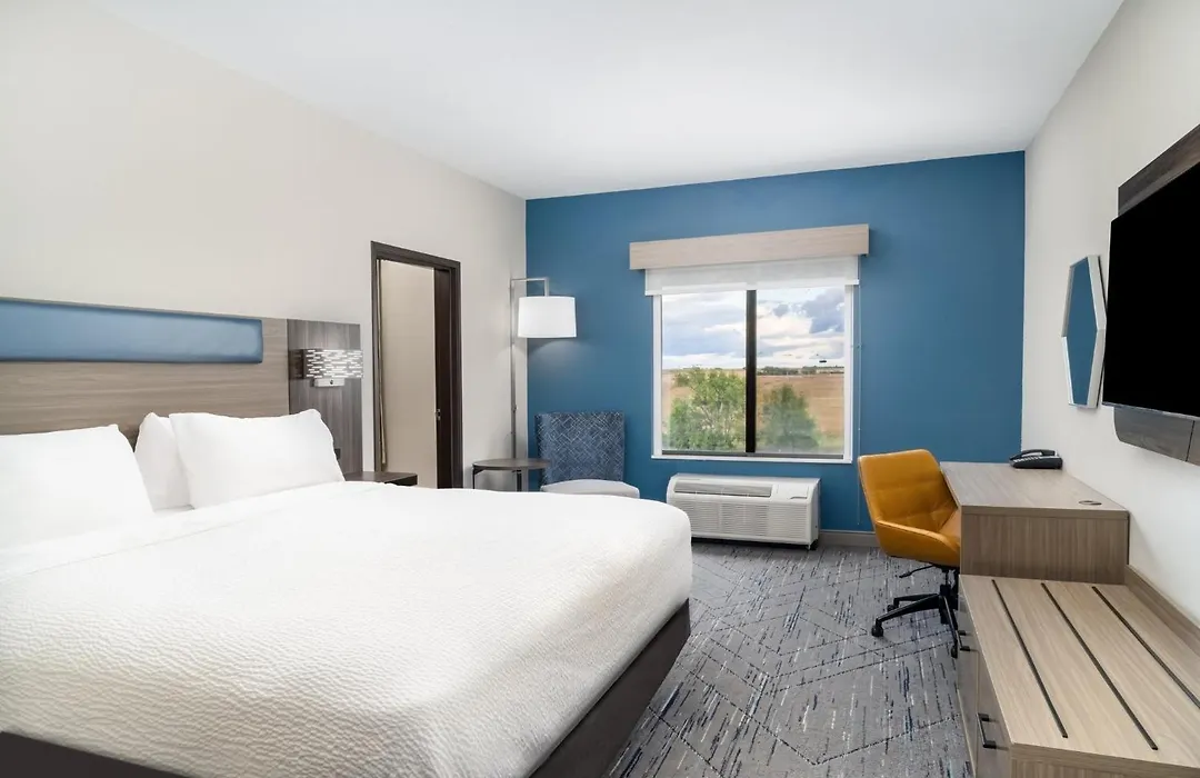 Holiday Inn Express Pratt By Ihg-1