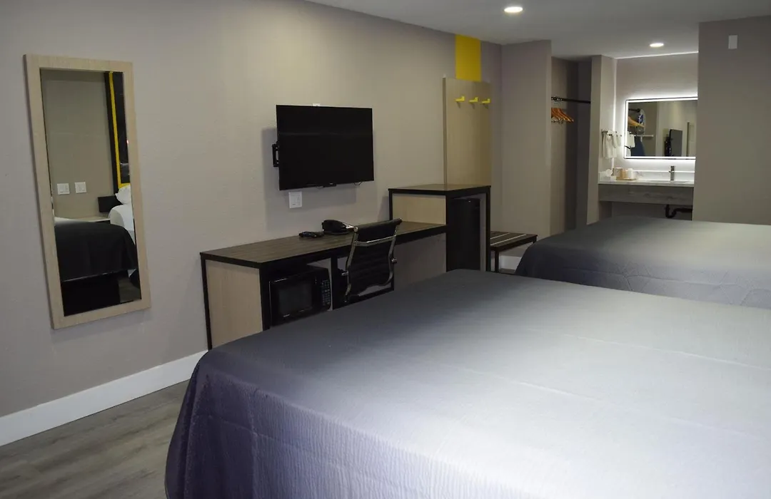 Super 8 By Wyndham Visalia-1