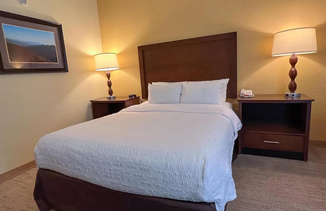Clarion Pointe Cherokee-1
