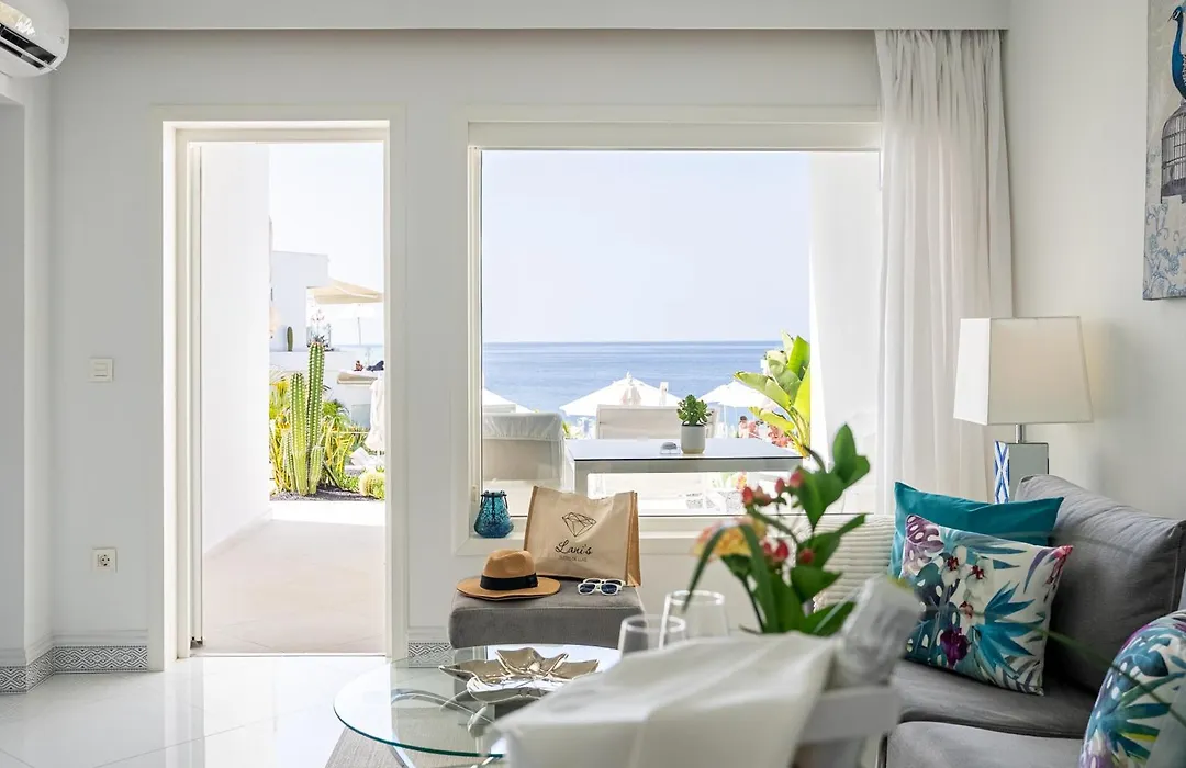 Lani'S Suites De Luxe - Adults Only-1