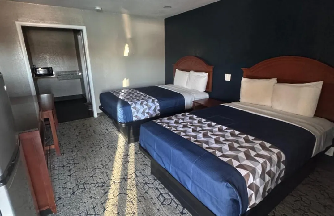 Economy Inn-1