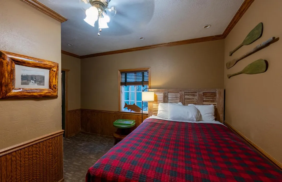 Shaver Lake Village Hotel-1