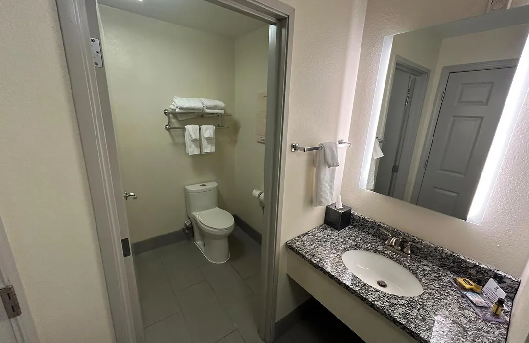 Best Western Plus Paper Valley Hotel-1