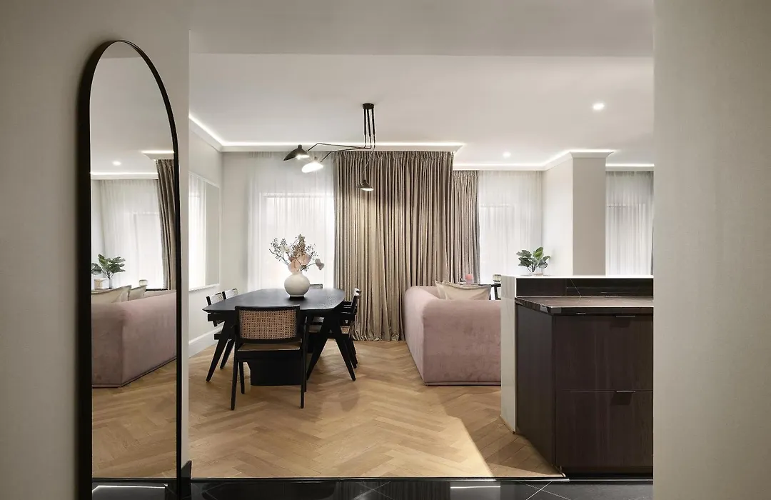 Vogue Hotel Montreal Downtown, Curio Collection By Hilton-1