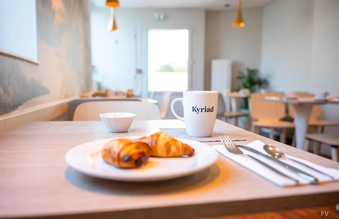 Hotel Kyriad Lamballe-1