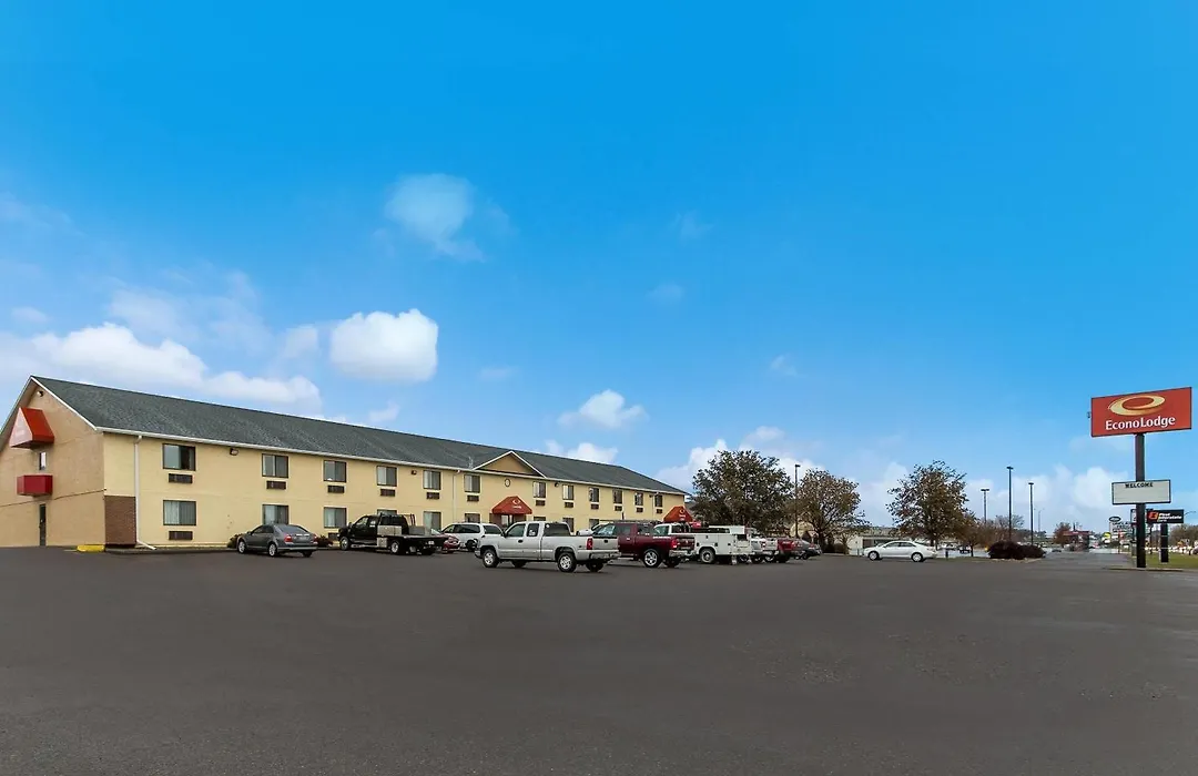 Econo Lodge Inn & Suites Yankton-1