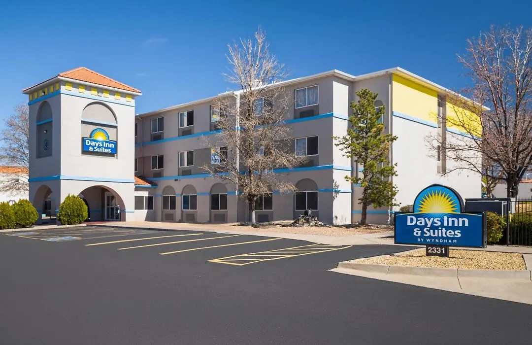 Days Inn & Suites By Wyndham Airport Albuquerque-1