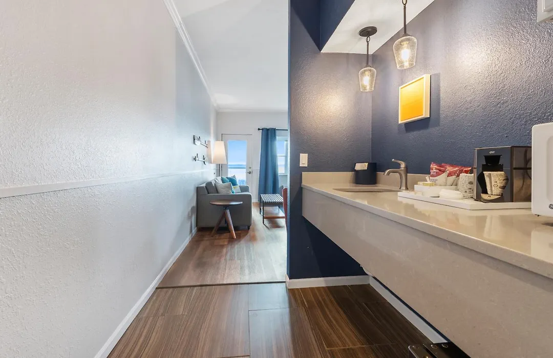 Cherry Tree Inn & Suites-1