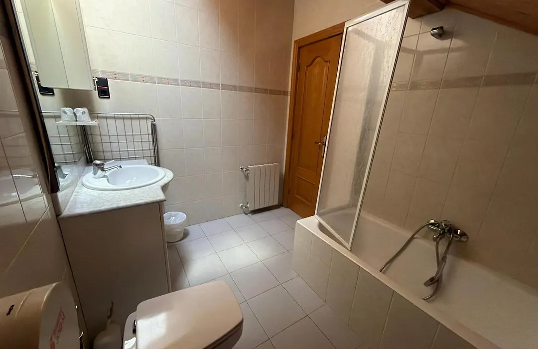Hostal Pirineos Ainsa-1