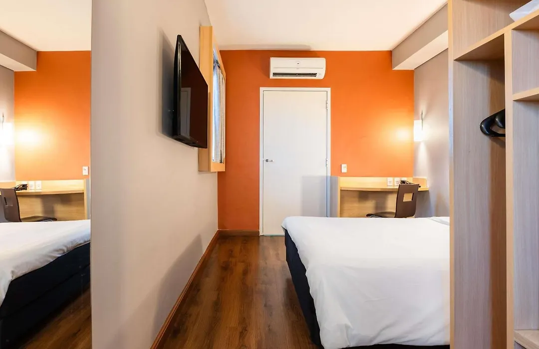 ibis Ourinhos-1