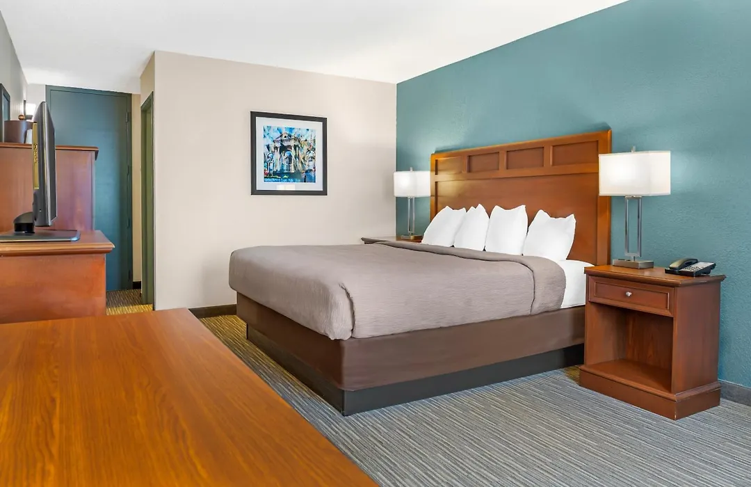 Red Lion Inn & Suites Bucyrus North-1