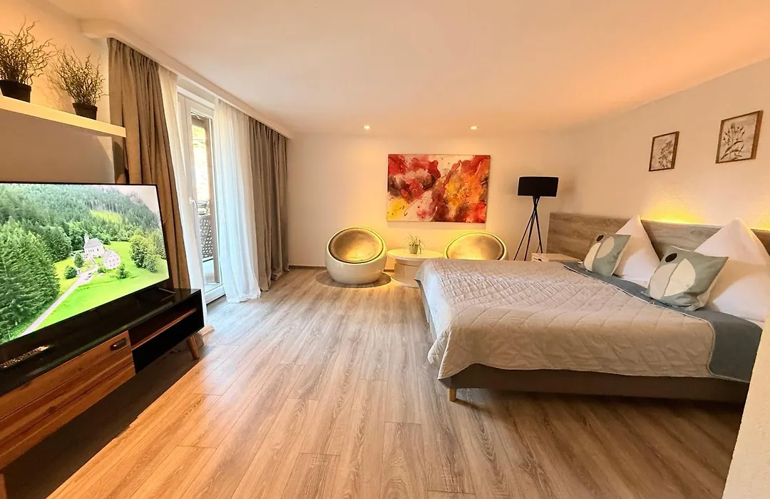 Das Waldhaus-1