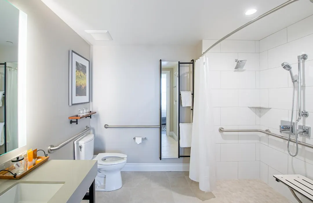 Hotel E-1