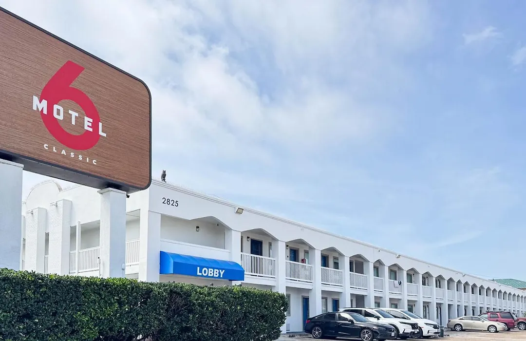 Motel 6 Classic Galveston, Tx Beach-Seawall-1