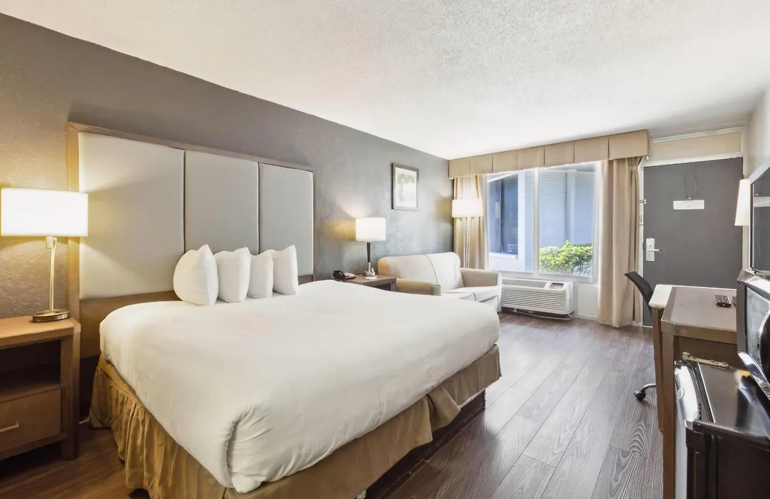 Ramada By Wyndham Houma-1