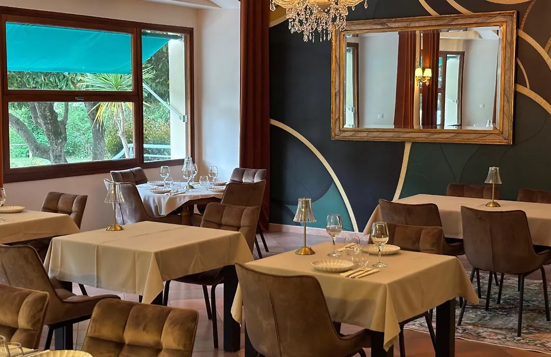 Appart'Hotel Castel Emeraude, Charme et Caractère-1
