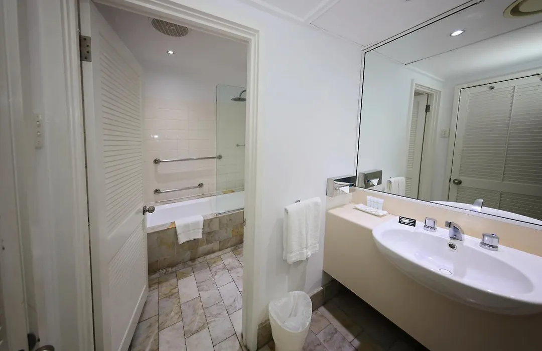 Ramada By Wyndham Cairns City Centre-1