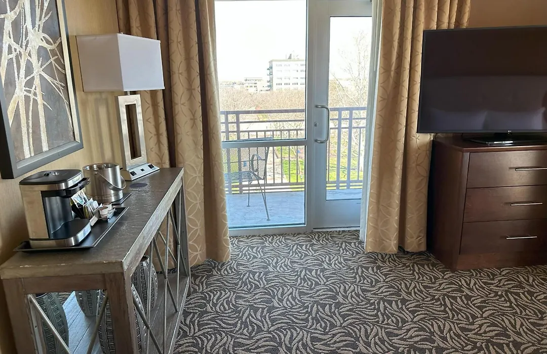 Doubletree By Hilton Bay City - Riverfront-1