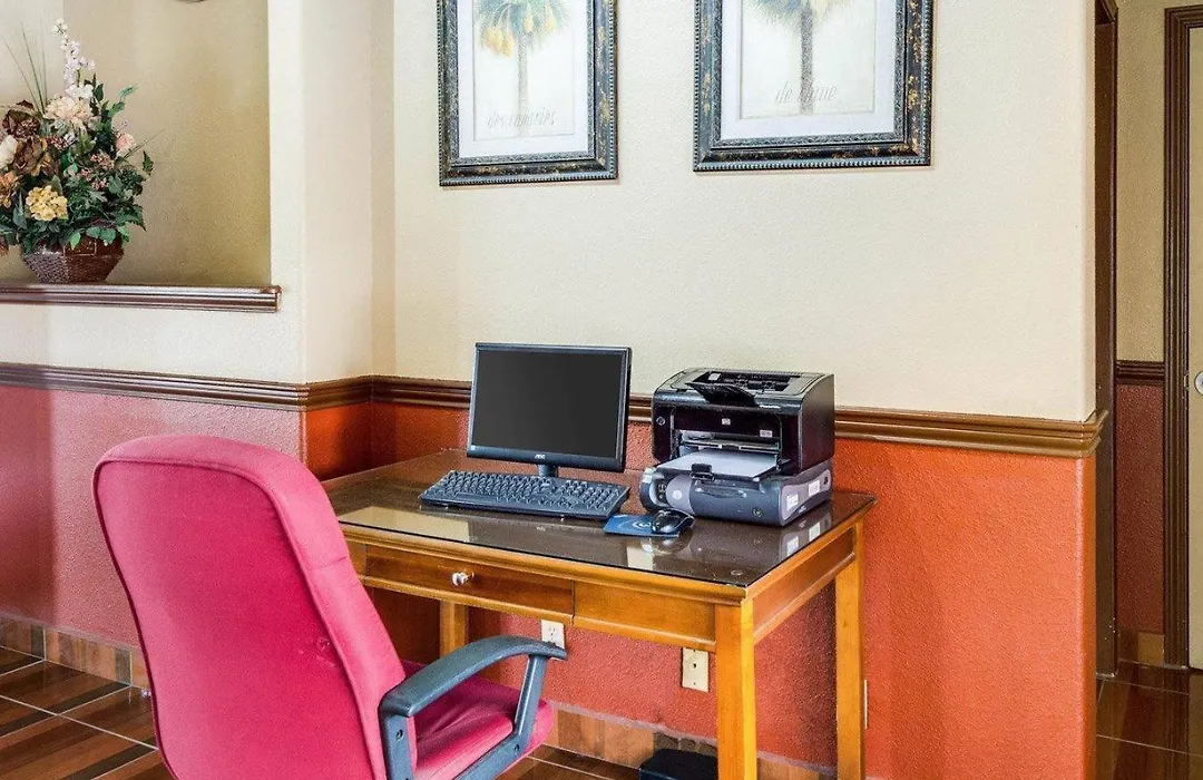 Econo Lodge Inn & Suites Eagle Pass-1
