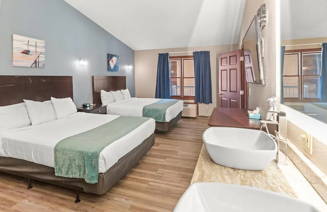 Edgewater Hotel And Suites-1