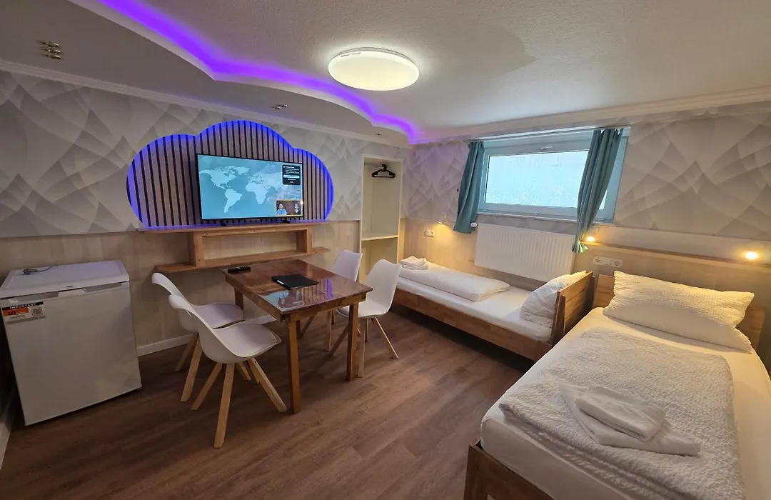 Hotel Kenny&Henry-1