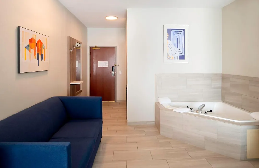 Holiday Inn Express Hotel & Suites Fort Atkinson By Ihg-1