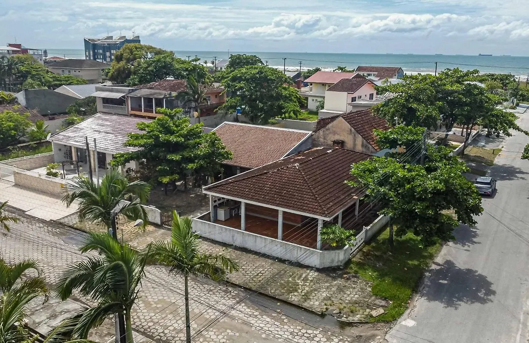 Memora Guesthouse Pontal do Paraná - Casa inteira ou Quartos a duas quadras da praia e próxima a Ilha do Mel-1