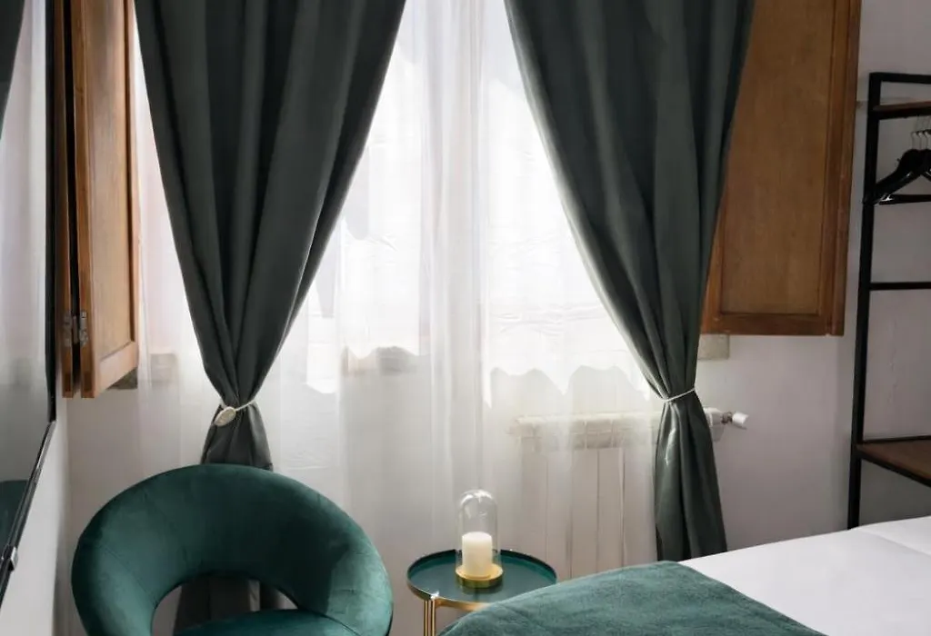 Bari Landlord 71 - Central Rooms-1