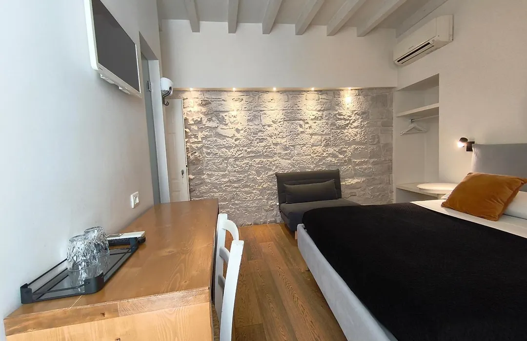 La Maison-1