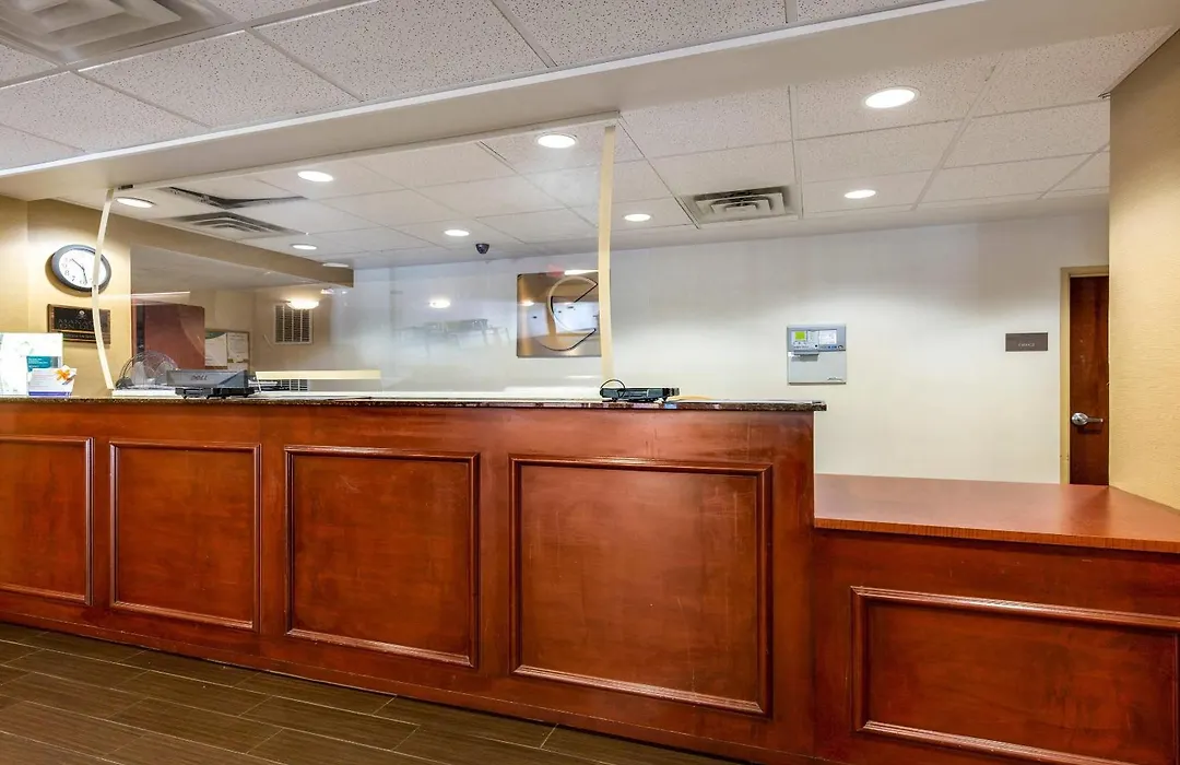 Comfort Inn & Suites Cambridge-1