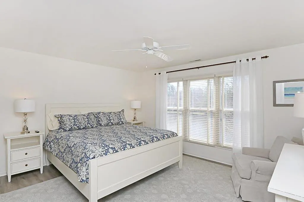 Sea Colony - 55021 Pine Lake-1