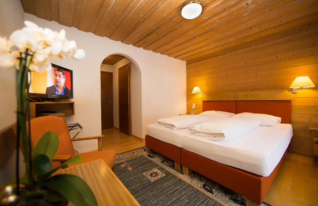 Hotel Cresta-1