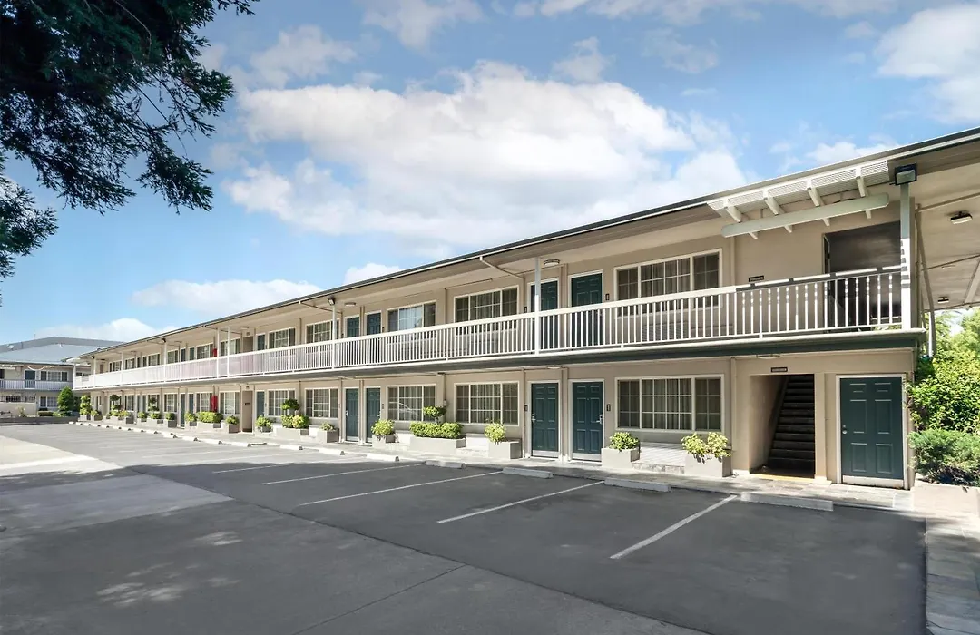 Best Western Town House Lodge-1