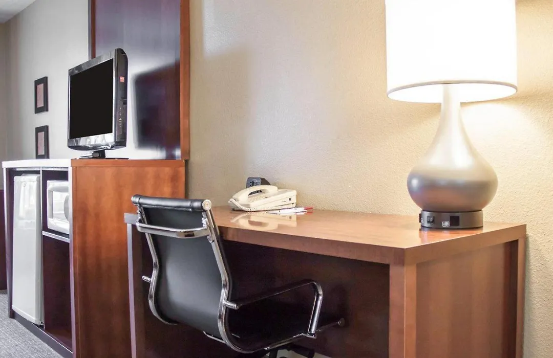 Comfort Suites Airport-1