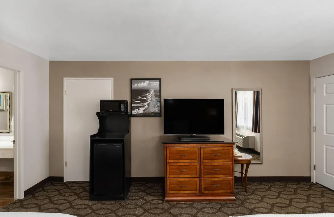 Ramada Bayside Inn & Suites Eureka-1