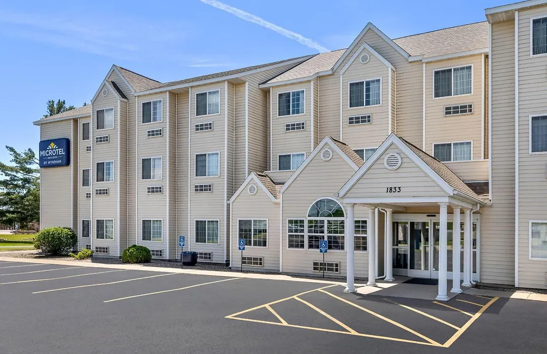 Microtel Inn & Suites By Wyndham Prairie Du Chien-1