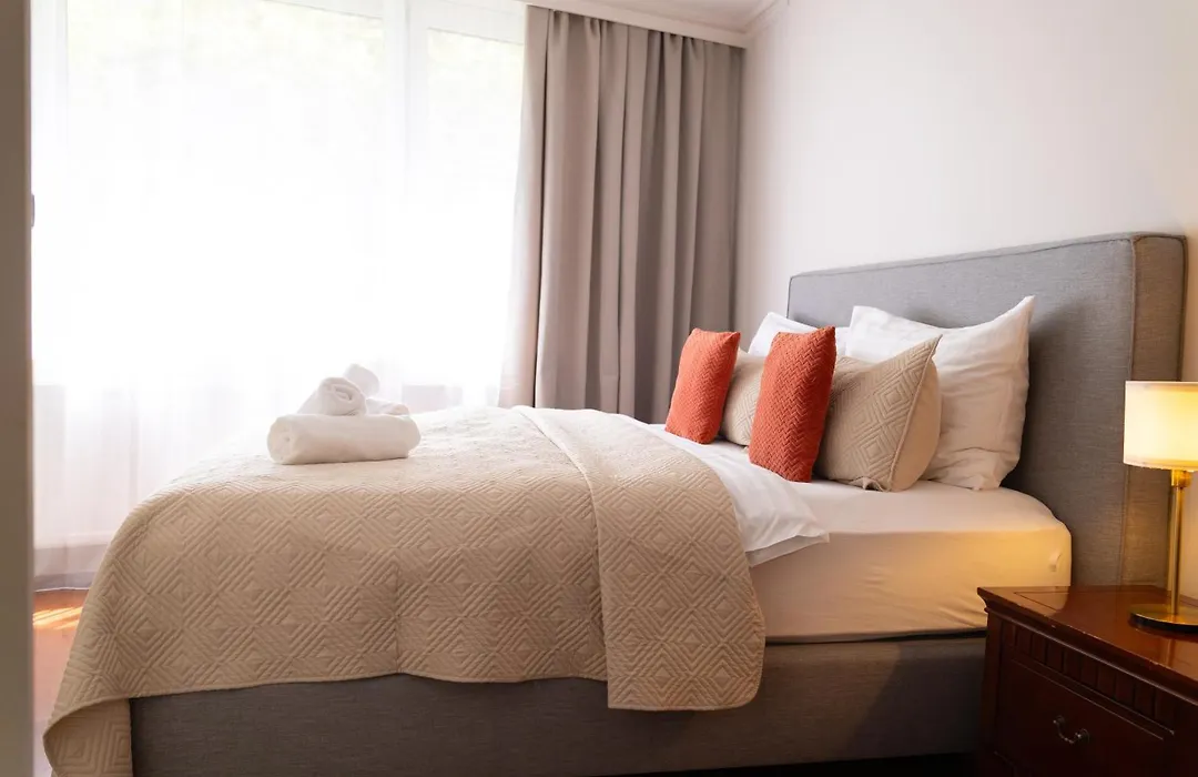 Hotel Attaché-1