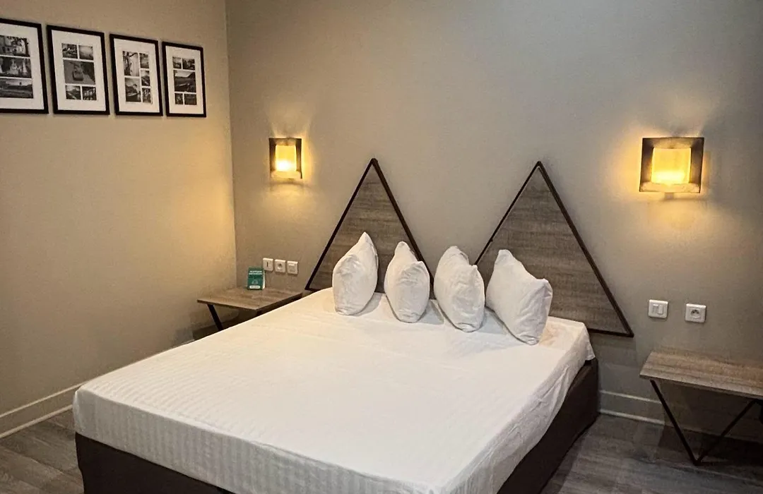 Hôtel Amirauté-1