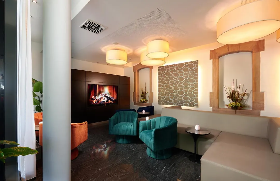 Novina Hotel Tillypark-1