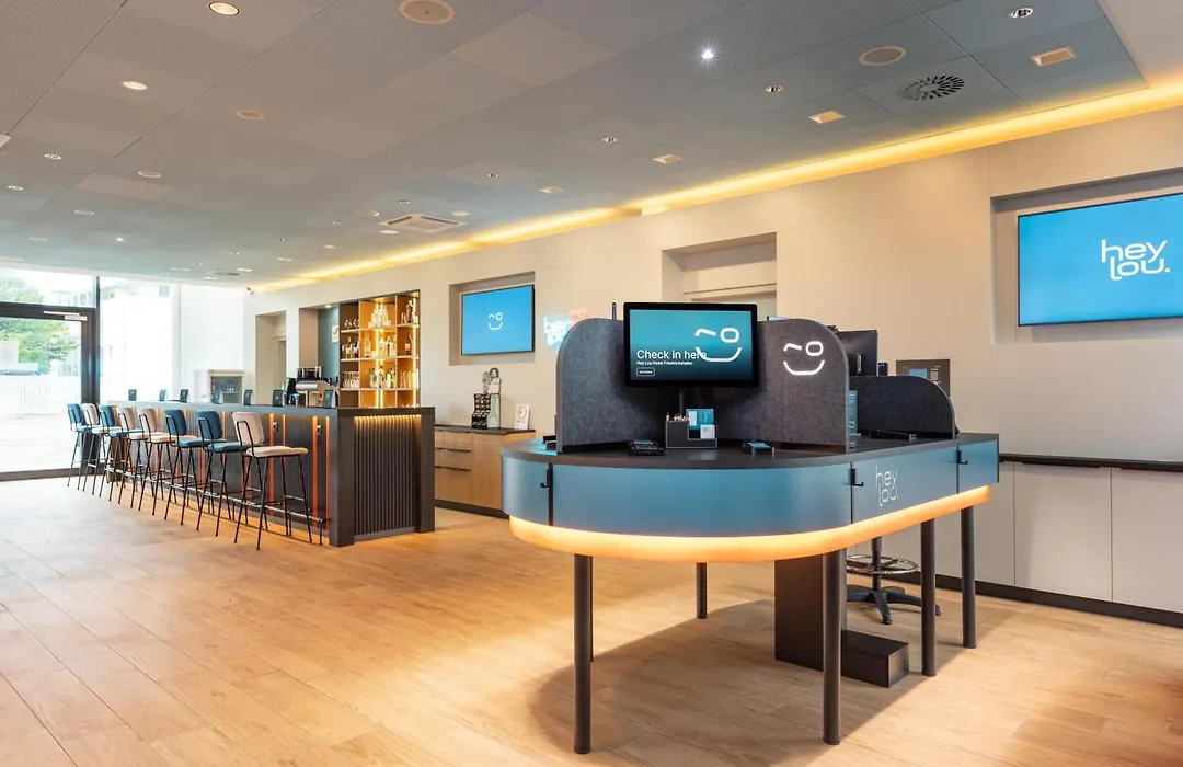 Hey Lou Hotel Friedrichshafen-1