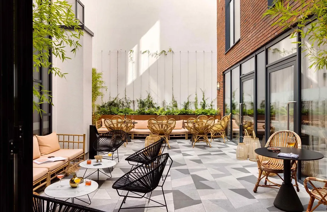 Zanzibar Locke-1