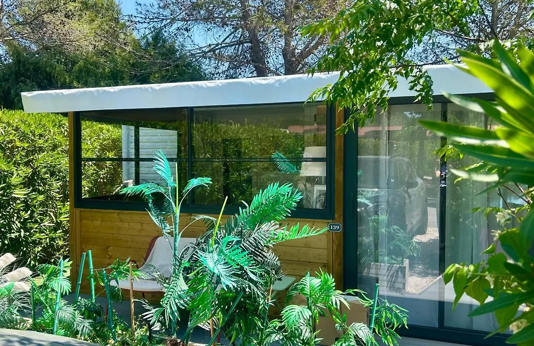 Bungalow de luxe de 60m2 dans camping 5 étoiles-1