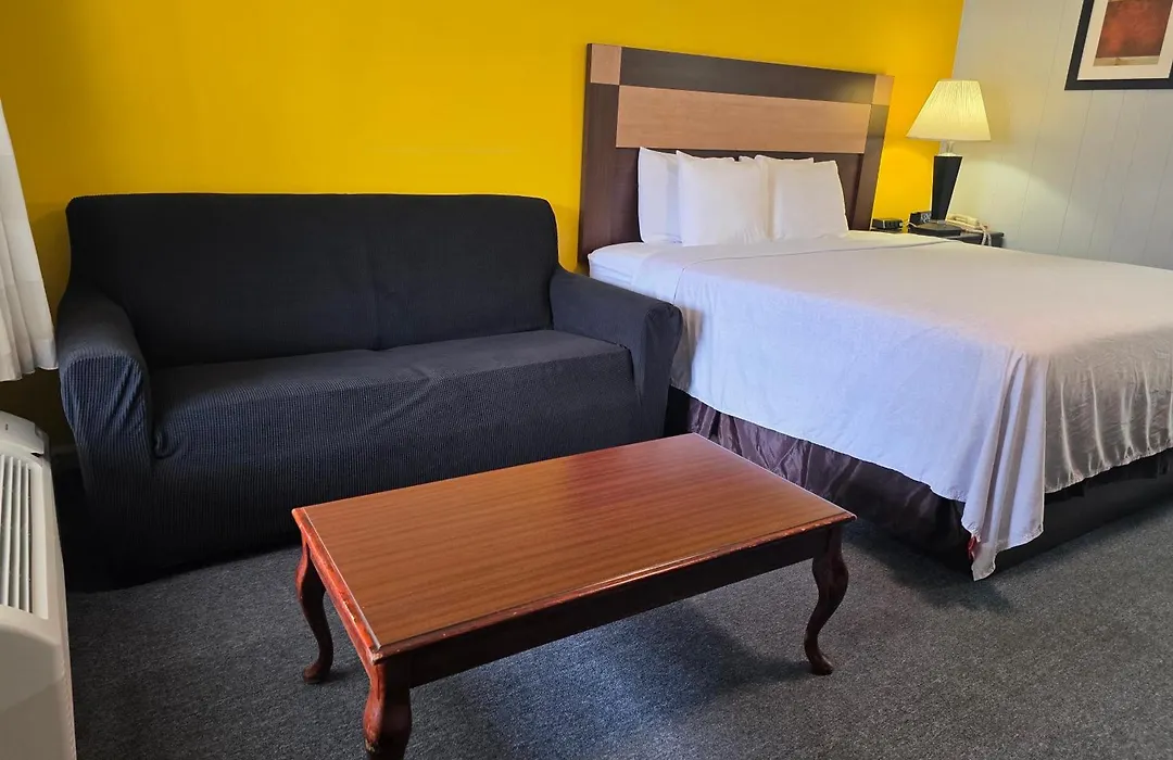 Travelowes Motel - Maggie Valley-1