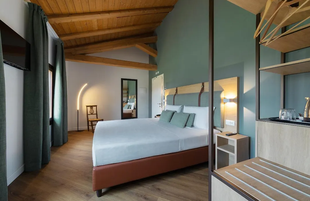 Hotel Venice Resort Airport-1