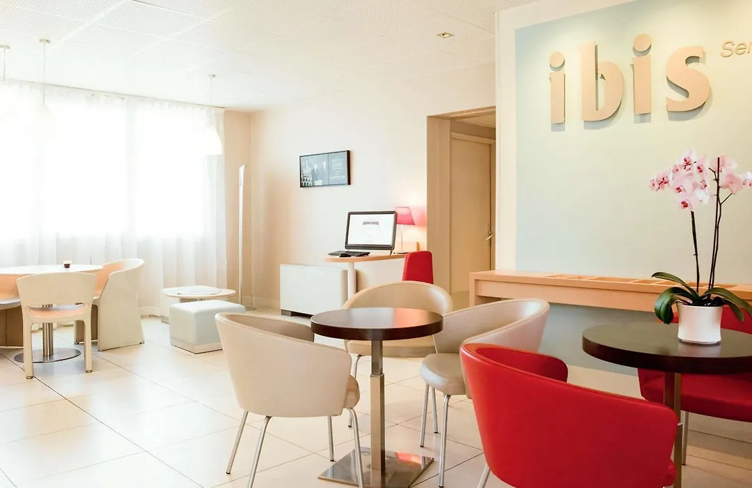 Ibis Senlis-1
